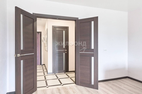 
   Продам 2-комнатную, 49 м², Ивана Черных ул, 48

. Фото 4.