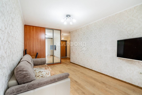 
   Продам 1-комнатную, 42.1 м², Сибирская ул, 104/4

. Фото 2.