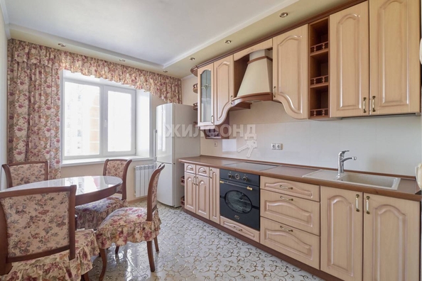 
   Продам 3-комнатную, 82.4 м², Сибирская ул, 115

. Фото 4.