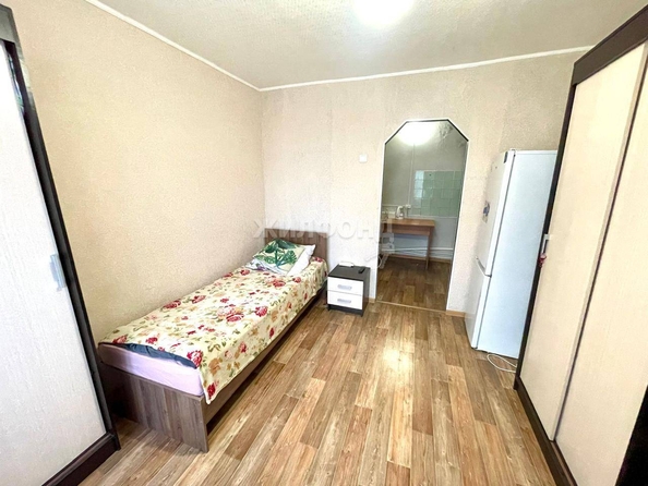 
   Продам секционку, 15 м², Алтайская ул, 163Б

. Фото 2.