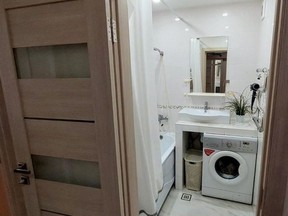 
  Продается 2-комн. квартира, 53 м², Набережная Озера ул, д. 22
. Фото 12.