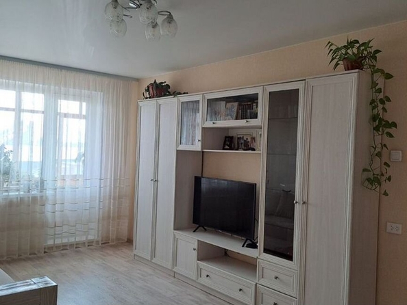 
   Продам 2-комнатную, 53.5 м², Елизаровых ул, 74

. Фото 1.