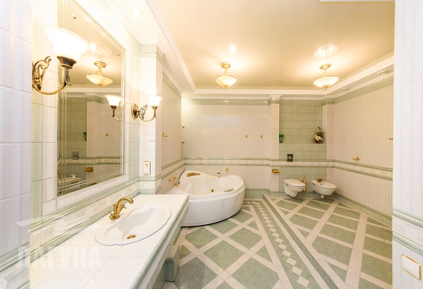 
   Продам 3-комнатную, 153.9 м², Дзержинского ул, 27

. Фото 5.