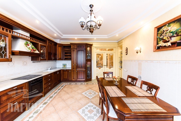 
   Продам 3-комнатную, 153.9 м², Дзержинского ул, 27

. Фото 18.