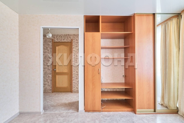 
   Продам 2-комнатную, 20.8 м², Беринга ул, 3/1

. Фото 2.