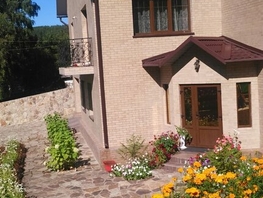 Дом, 335 м², 3 этажа, участок 1650 сот.