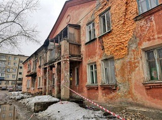 Еще 10 аварийных домов Барнаула обследуют на пригодность к дальнейшему использованию