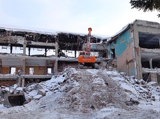 Реконструкция бассейна СКА на Воинской началась со сноса старого здания
