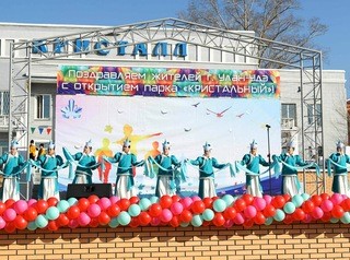Обновленный сквер «Кристалл» открыли в поселке Стеклозавод