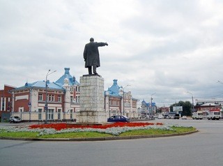 За лето на площади Ленина обустроят автопарковку