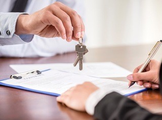 Покупателей защитят от риска купить квартиру недееспособного продавца