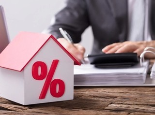 Банки снизили процентные ставки по ипотеке на 2-3%