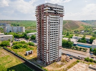 В Красноярске началась достройка первых проблемных домов
