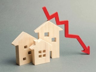 Выдачи ипотеки упали в мае на четверть по сравнению с апрелем