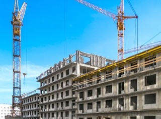 Объемы многоэтажного жилищного строительства падают