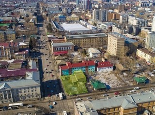 Участок со старинной постройкой в центре Красноярска выставлен на продажу  