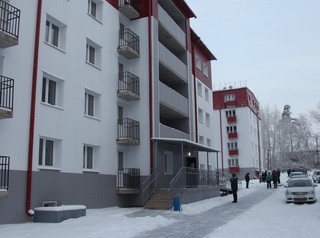 Ветхое жилье в Иркутской области расселят не раньше августа