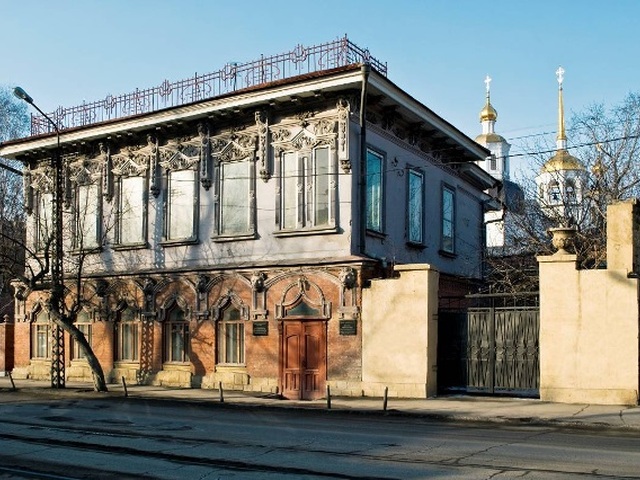 В Иркутске открыли отреставрированную усадьбу Бревнова