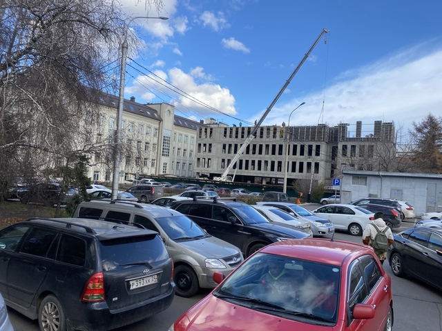 Хотят ввести минимальные нормы по машино-местам при строительстве многоквартирных домов
